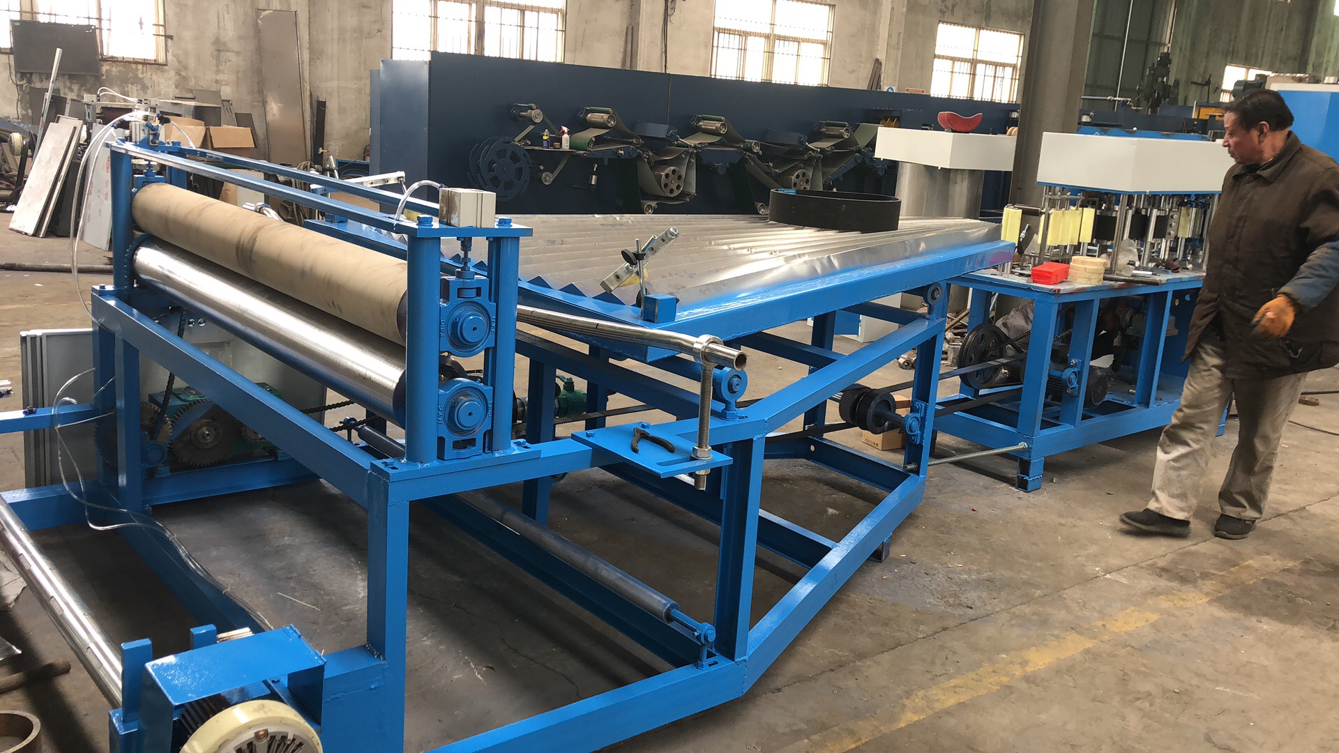 Production process and equipment configuration of first-aid blanket folding machine